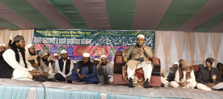 गिद्धौर मदरसा जलसे में हाफिजे कुरआन की दस्तारबंदी समारोह