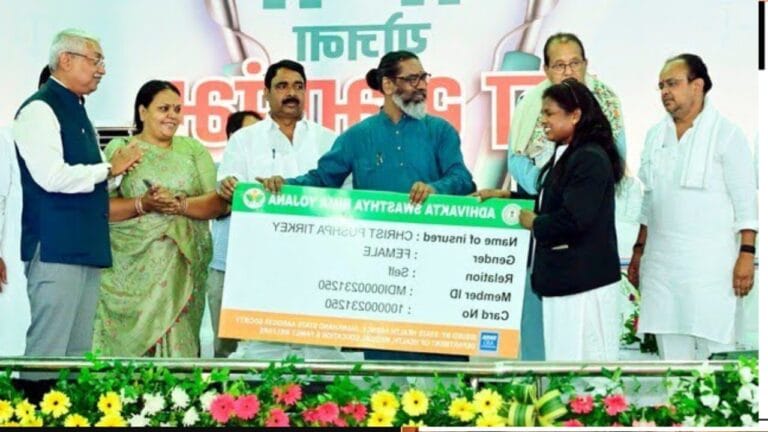 झारखंड में महिलाओं को मिलेगी आर्थिक मजबूती, जल्द शुरू होगी "मंईयां बलवान योजना" 5 हेमंत सोरेन महिलाओं को आत्मनिर्भर बनाने के लिए मंईयां बलवान योजना की घोषणा करते हुए