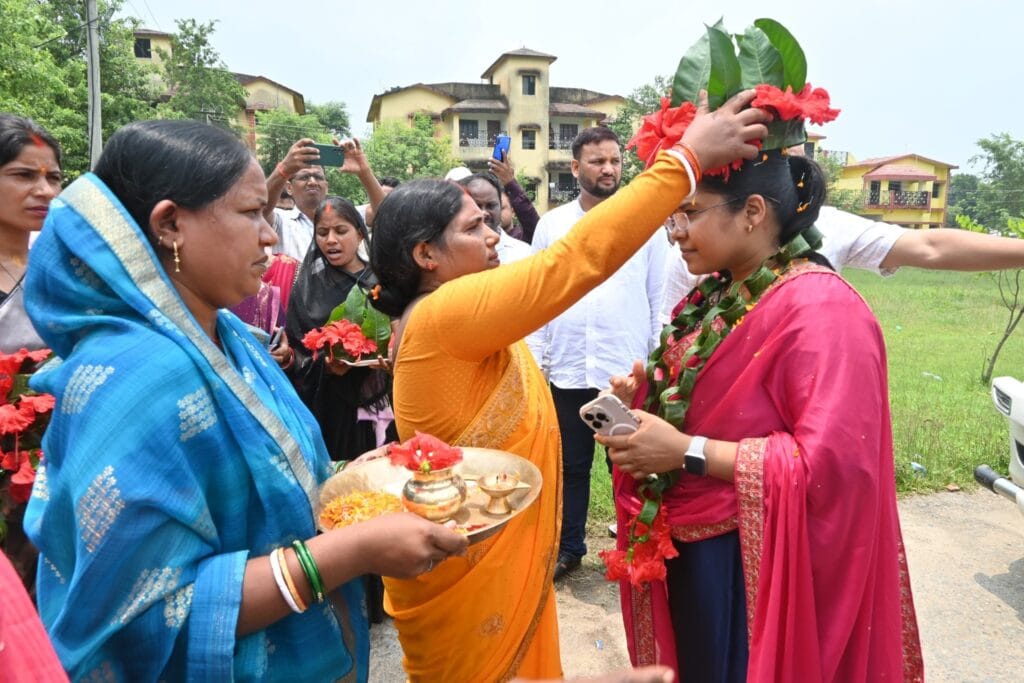उपायुक्त कीर्तिश्री ने मयूरहंड में विकास योजनाओं का किया निरीक्षण, मनरेगा पार्क और जलाशय को मिलेगा नया रूप 12 518274955 722226594008736 4959052080780968164 n
