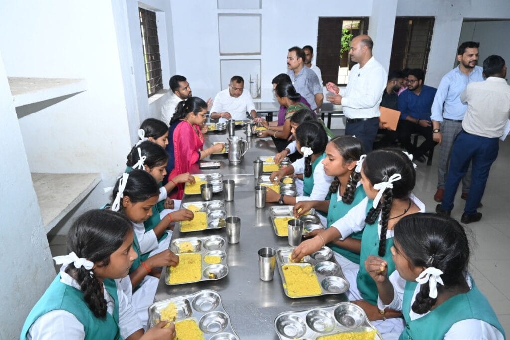 उपायुक्त कीर्तिश्री ने मयूरहंड में विकास योजनाओं का किया निरीक्षण, मनरेगा पार्क और जलाशय को मिलेगा नया रूप 9 518368377 722226037342125 6948523205197891450 n