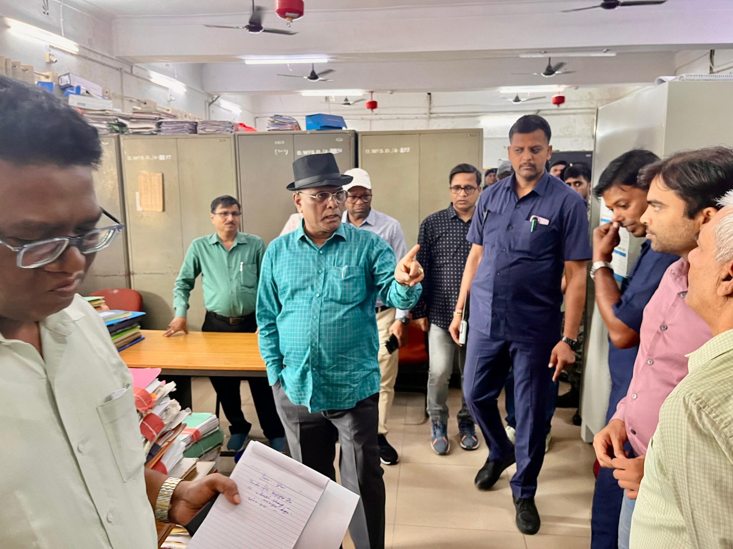 एक्शन मोड में दिखे मंत्री योगेंद्र प्रसाद, विभाग के कर्मचारियों के खिलाफ दिए सख्त कार्रवाई के निर्देश 8 IMG 20250716 WA0015 scaled