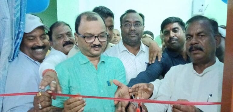 कुंदा में विधायक जनार्दन पासवान ने जनसुनवाई कार्यालय का उद्घाटन किया