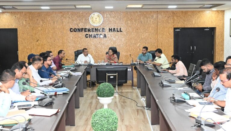 राजस्व, भू-अर्जन, खनन, परिवहन व उत्पाद विभागों की समीक्षात्मक बैठक संपन्न 9 WhatsApp Image 2025-07-09 at 3.38.29 PM