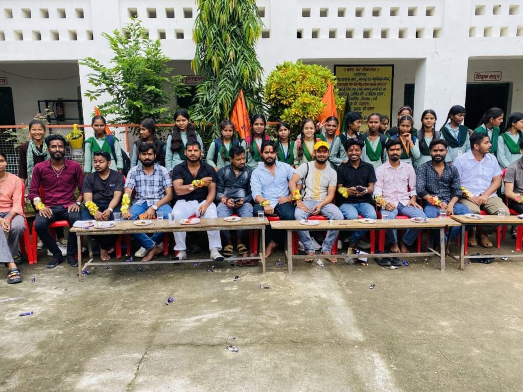 ABVP चतरा इकाई ने रक्षाबंधन का पर्व राज्य संपोषित बालिका प्लस टू उच्च विद्यालय में धूमधाम से मनाया 2 1000578717