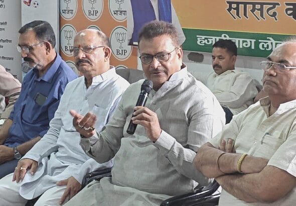 सांसद मनीष जायसवाल ने किया प्रेस-वार्ता, मानसून सत्र की अपनी उपलब्धियां की साझा 8 IMG-20250825-WA0013