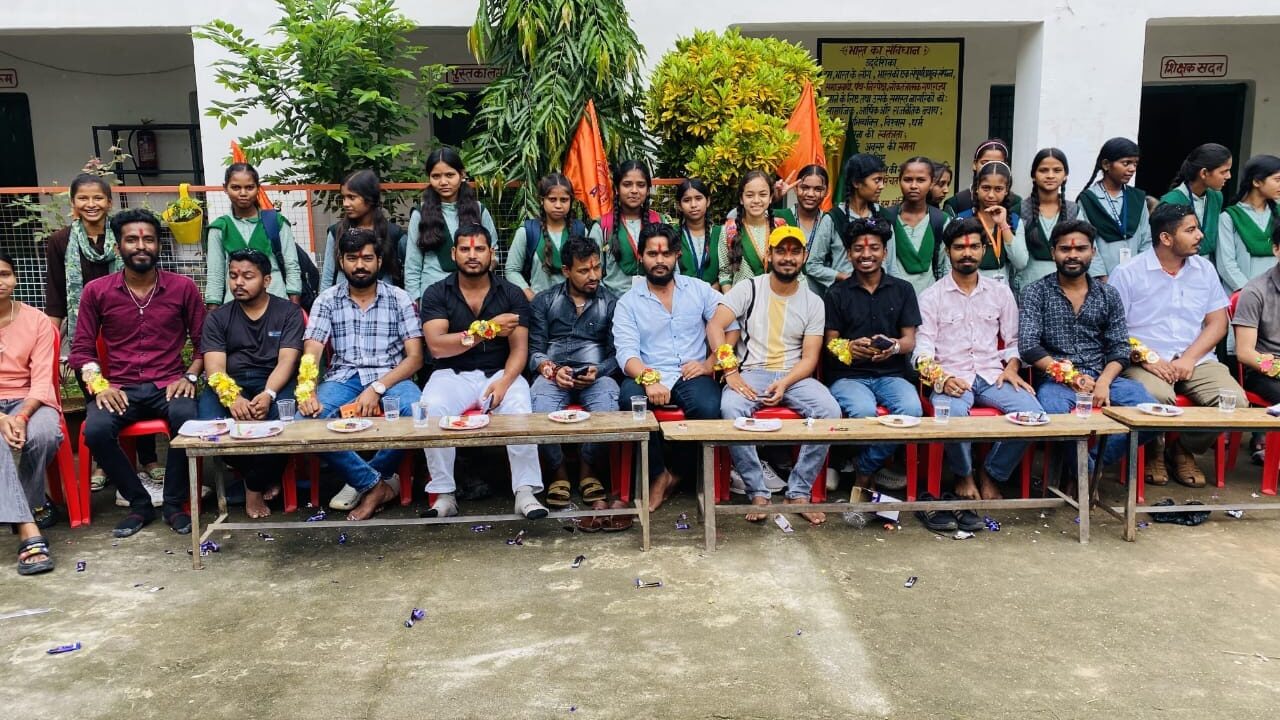 ABVP चतरा इकाई ने रक्षाबंधन का पर्व राज्य संपोषित बालिका प्लस टू उच्च विद्यालय में धूमधाम से मनाया 2 1000578717 edited